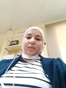 Snapshot of Mona139206 chatting on 12/17/25, 09:04 Mona139206 online show from 12/17/25, 09:04