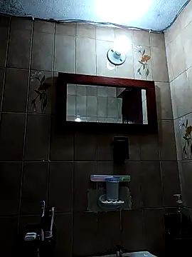 L hotcream online show from 03/29/26, 12:43