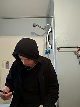 Snapshot of boolboy27 chatting on 12/17/25, 07:42 boolboy27 online show from 12/17/25, 07:42