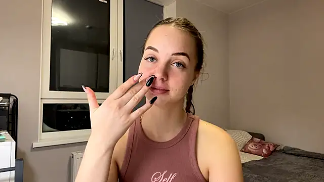 AliceQueenGirl online show from 01/10/26, 03:47