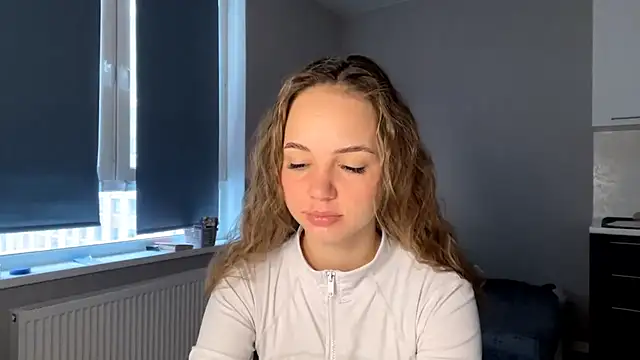 AliceQueenGirl online show from 01/15/26, 09:03