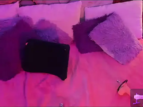 Snapshot of isabellagiirl chatting on 12/17/25, 03:51 isabellagiirl online show from 12/17/25, 03:51