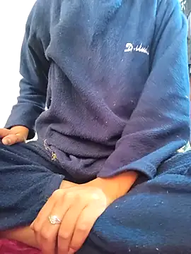 Snapshot of kinsu4763 chatting on 12/18/25, 02:17 kinsu4763 online show from 12/18/25, 02:17