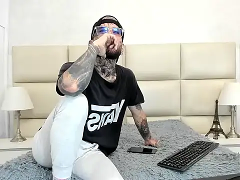 CalvinKorvus online show from 12/18/25, 09:43