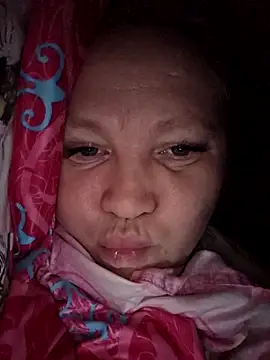 Snapshot of MikasXNiksssxX chatting on 12/17/25, 08:15 MikasXNiksssxX online show from 12/17/25, 08:15