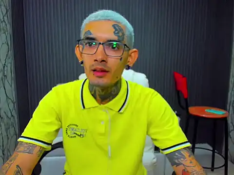 Snapshot of Boy_tatto77 chatting on 12/17/25, 08:26 Boy tatto77 online show from 12/17/25, 08:26