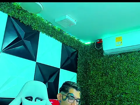 Boy tatto77 online show from 03/10/26, 12:54