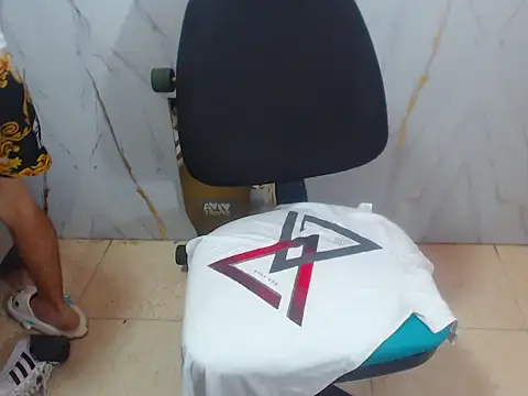 Boy tatto77 online show from 04/03/26, 12:19