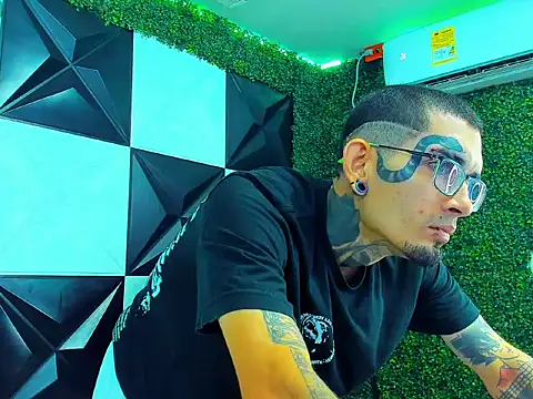 Boy tatto77 online show from 04/15/26, 09:48