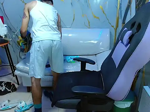 Boy tatto77 online show from 04/24/26, 12:07