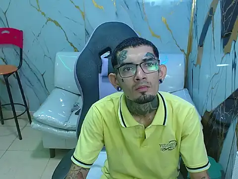 Boy tatto77 online show from 05/06/26, 11:48
