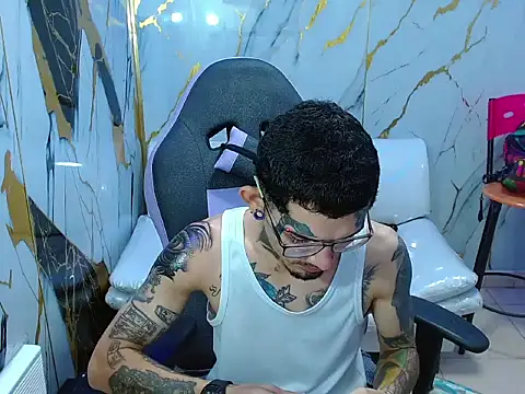 Boy tatto77 online show from 05/22/26, 11:16
