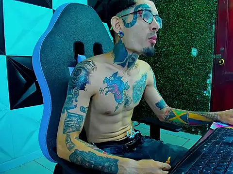 Boy tatto77 online show from 05/27/26, 12:02