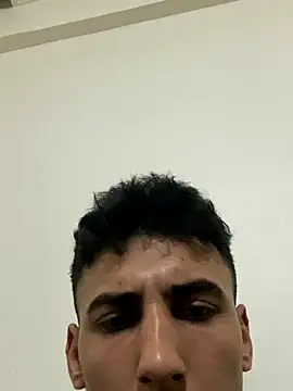 Snapshot of hardbaran1 chatting on 12/17/25, 10:05 hardbaran1 online show from 12/17/25, 10:05