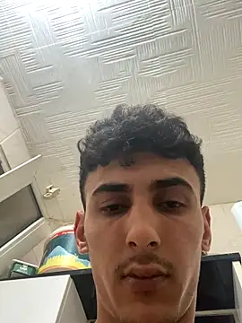 Snapshot of hardbaran1 chatting on 12/21/25, 10:06 hardbaran1 online show from 12/21/25, 10:06