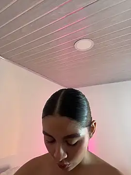 Nicollewest1 online show from 03/17/26, 01:54