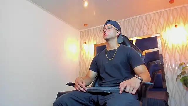 Noah Clarkk online show from 03/26/26, 05:29