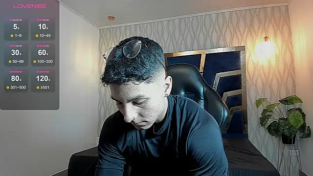 Noah Clarkk online show from 04/17/26, 05:16