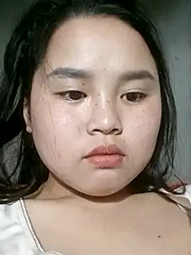 Snapshot of Daisy-y chatting on 12/19/25, 02:40 Daisy-y online show from 12/19/25, 02:40