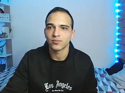 Snapshot of MaaX2330 chatting on 12/18/25, 02:34 MaaX2330 online show from 12/18/25, 02:34