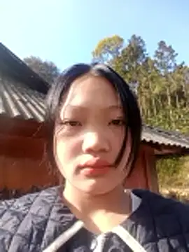 Snapshot of Hi-zza chatting on 12/19/25, 02:18 Hi-zza online show from 12/19/25, 02:18