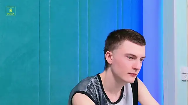 Snapshot of OscarSummers chatting on 12/20/25, 12:12 OscarSummers online show from 12/20/25, 12:12