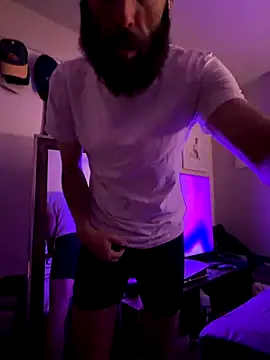 Snapshot of HairyHornyHottie chatting on 12/18/25, 12:22 HairyHornyHottie online show from 12/18/25, 12:22