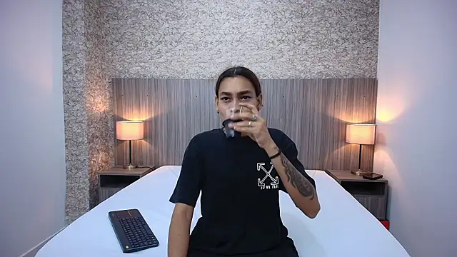 zoe bermudez online show from 12/22/25, 11:51