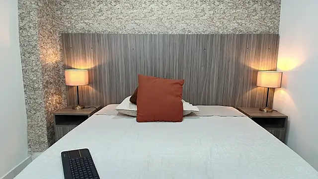 zoe bermudez online show from 12/23/25, 11:08