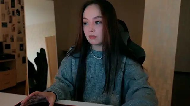 Snapshot of fallin_lovee chatting on 12/20/25, 04:41 fallin lovee online show from 12/20/25, 04:41