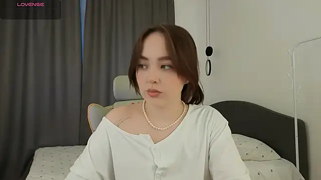 fallin lovee online show from 04/14/26, 02:23