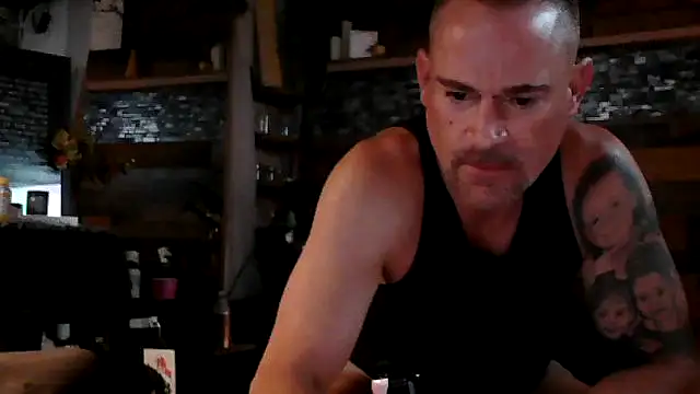 Snapshot of MISTERANDDEMI chatting on 04/18/26, 07:07 MISTERANDDEMI online show from 04/18/26, 07:07