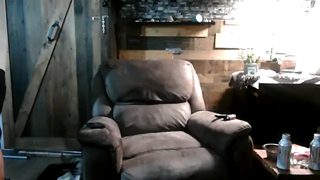 Snapshot of MISTERANDDEMI chatting on 05/31/26, 10:55 MISTERANDDEMI online show from 05/31/26, 10:55
