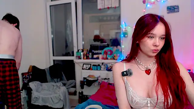 Snapshot of MaryJane_x_Peter chatting on 12/18/25, 03:29 MaryJane x Peter online show from 12/18/25, 03:29