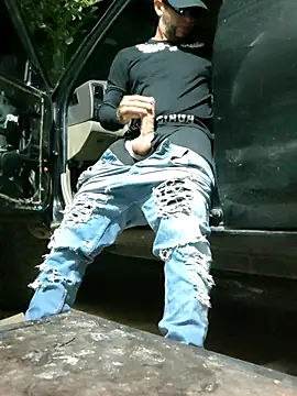 Snapshot of PIGHIGHDIRTY_p0 chatting on 02/14/26, 06:10 PIGHIGHDIRTY p0 online show from 02/14/26, 06:10