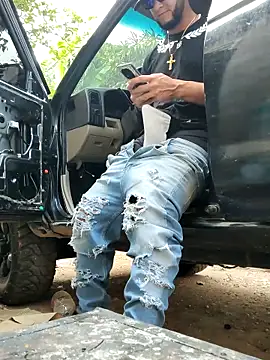 Snapshot of PIGHIGHDIRTY_p0 chatting on 02/15/26, 09:33 PIGHIGHDIRTY p0 online show from 02/15/26, 09:33