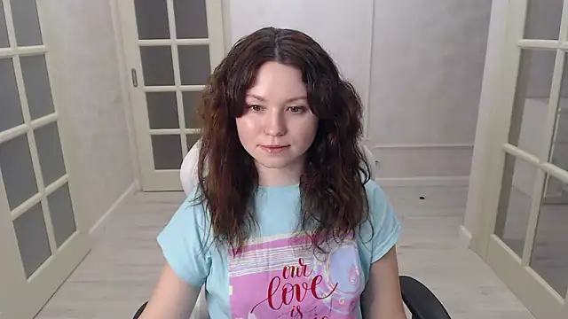 Snapshot of LondonMiley chatting on 12/21/25, 08:05 LondonMiley online show from 12/21/25, 08:05