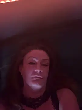 Snapshot of HotMilfLily chatting on 12/20/25, 11:39 HotMilfLily online show from 12/20/25, 11:39