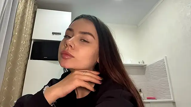 Snapshot of MiloyNoir chatting on 12/21/25, 06:15 MiloyNoir online show from 12/21/25, 06:15