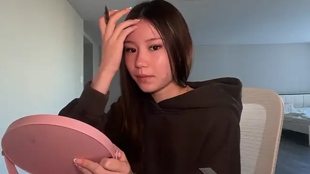 Snapshot of luvvivii chatting on 06/17/26, 11:12 luvvivii online show from 06/17/26, 11:12