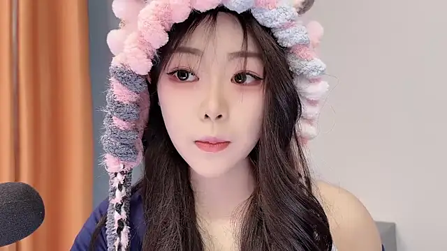 smalldaisy online show from 02/05/26, 02:27