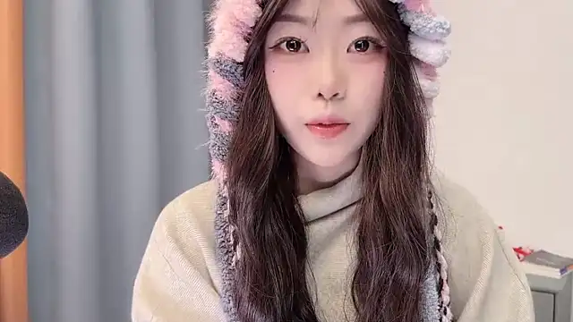 smalldaisy online show from 03/18/26, 02:37