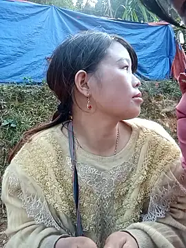 Snapshot of chloe-ri chatting on 12/19/25, 08:10 chloe-ri online show from 12/19/25, 08:10