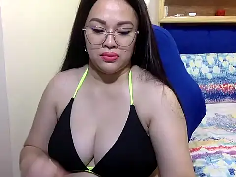 Snapshot of celine_margo chatting on 05/15/26, 05:03 celine margo online show from 05/15/26, 05:03