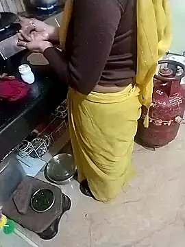 Snapshot of kaamuk_madhu chatting on 12/20/25, 03:57 kaamuk madhu online show from 12/20/25, 03:57