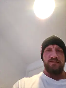 Snapshot of BigDhornyboi2026 chatting on 12/19/25, 10:33 BigDhornyboi2026 online show from 12/19/25, 10:33