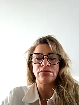 Snapshot of LaLynn chatting on 02/26/26, 03:55 LaLynn online show from 02/26/26, 03:55