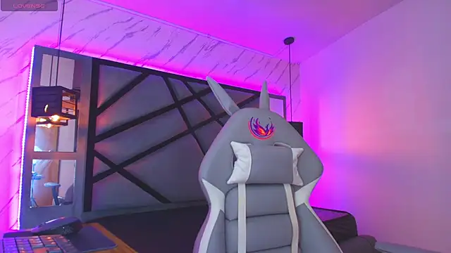 Lili Evanss online show from 02/04/26, 12:11