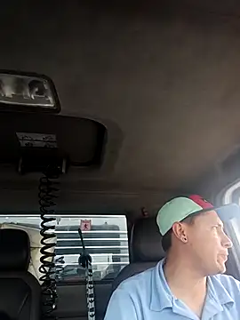 Snapshot of GriptFold chatting on 12/22/25, 07:11 GriptFold online show from 12/22/25, 07:11