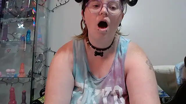 Snapshot of Pupghostt chatting on 06/05/26, 01:06 Pupghostt online show from 06/05/26, 01:06